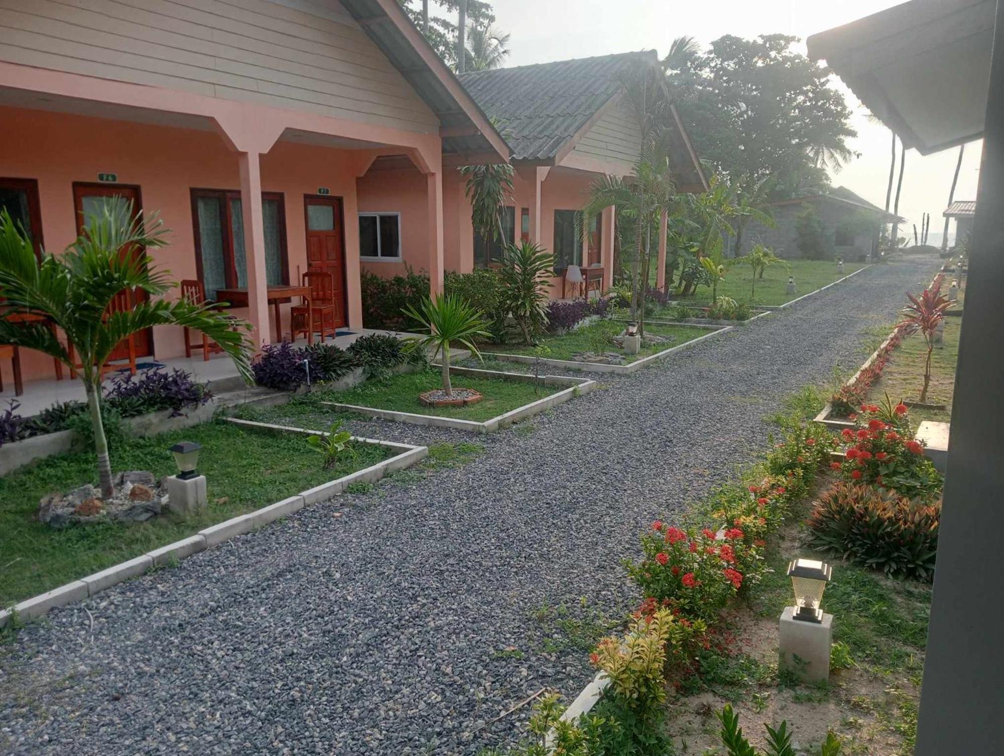 Scandinavian Beach Resort Ко-Ланта Экстерьер фото