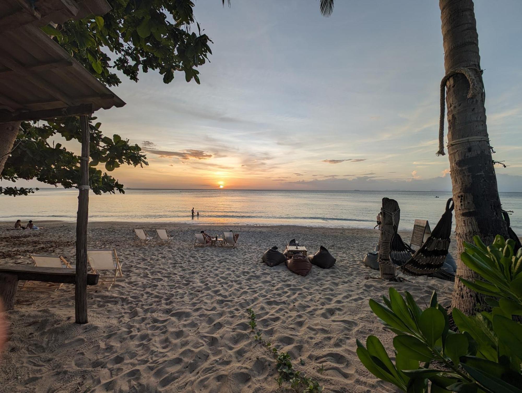 Scandinavian Beach Resort Ко-Ланта Экстерьер фото
